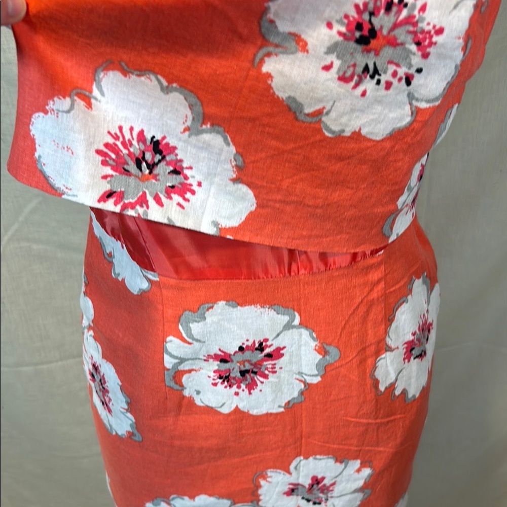 Coral dress with white floral design - Picture 5 of 6